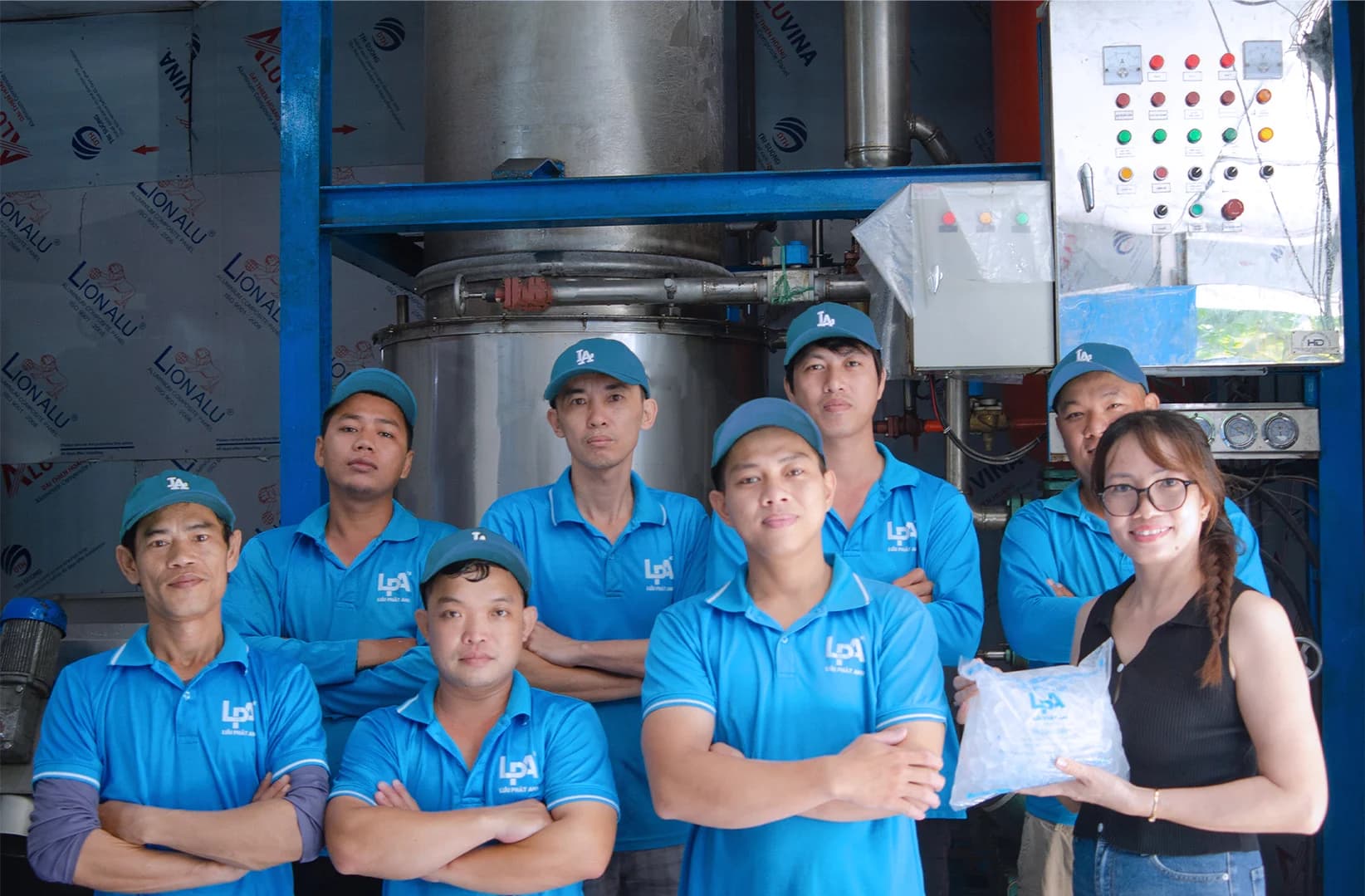 Đội ngũ nhân viên Lưu Phát Anh những ngày đầu